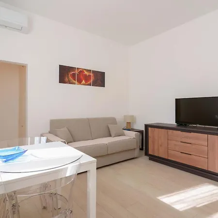 Cignani Loft - Station, Fair, Center Apartment