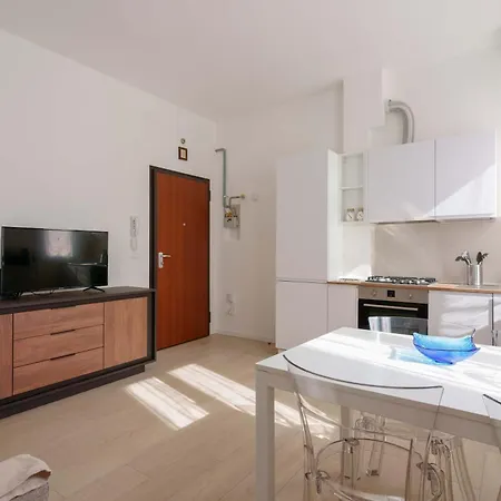 Cignani Loft - Station, Fair, Center Apartment